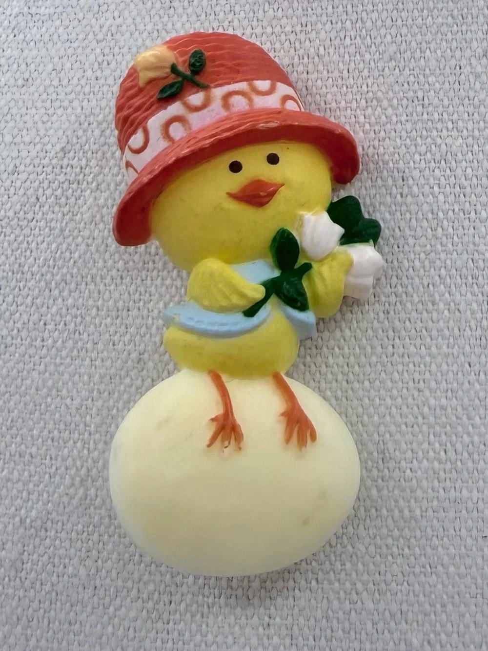 HALLMARK 1975 Easter Chick Pin Brooch Baby Chicken Jewelry Easter Egg Woman’s
